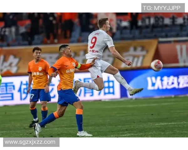 长春亚泰迎战山东鲁能期待精彩对决双方球迷热情高涨助威场上斗志昂扬